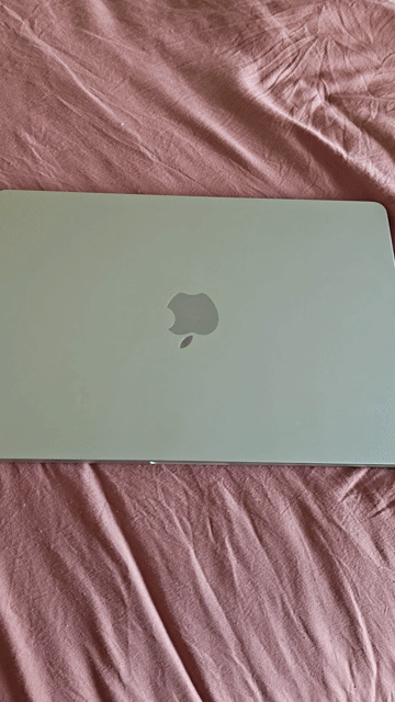 Video of Mint MacBook Air 2024 (M3) - 13"