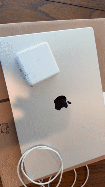 Video of Good MacBook Pro Late 2023 (M3) - 16"