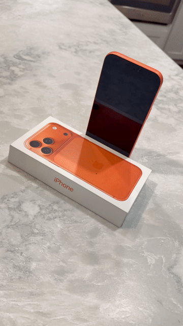 Video of Mint Apple iPhone 17 Pro Max